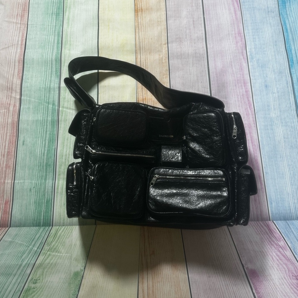 Balenciaga super busy - Picture 2 of 6